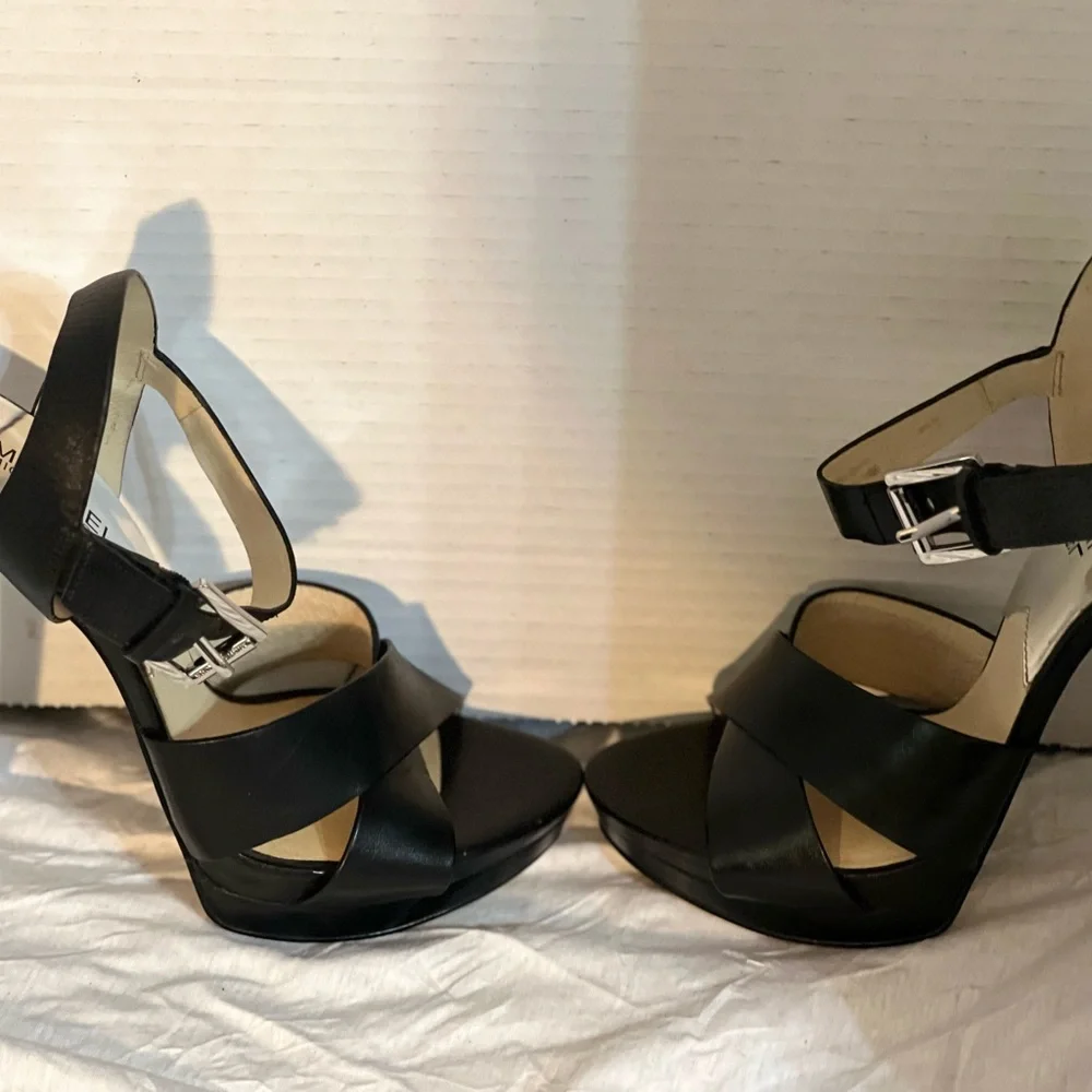 Michael Michael Kors Odessa Platform Black Sandals Leather Heels Sz 9